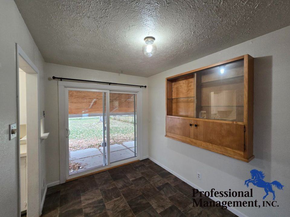 1706 Avenue D - Photo 4 of 9