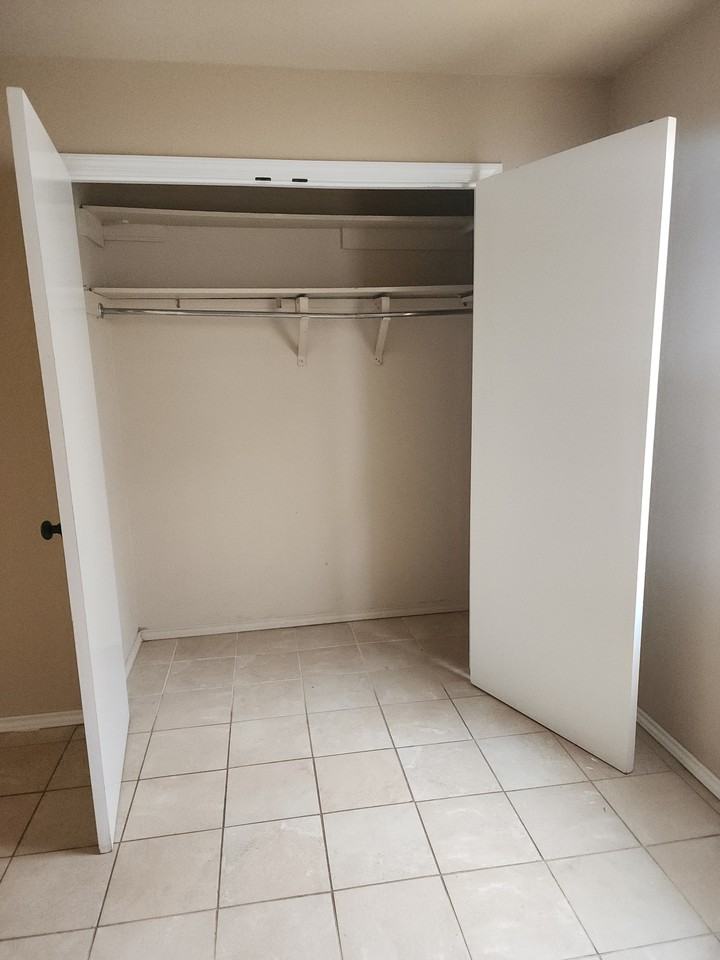 3261 Southwest 46th Street - Photo 3 of 26