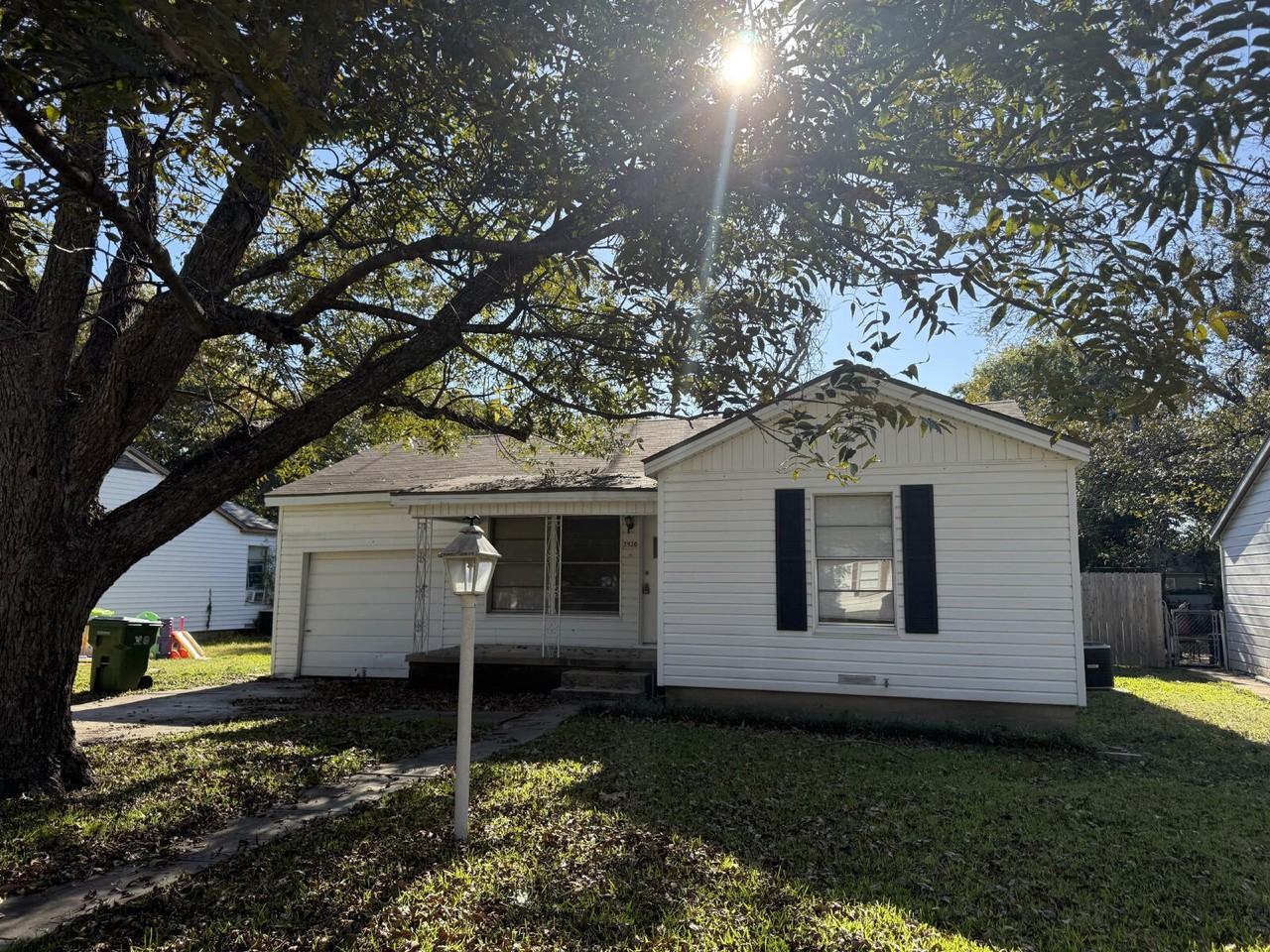 3920 Maple Ave - Photo 3 of 15