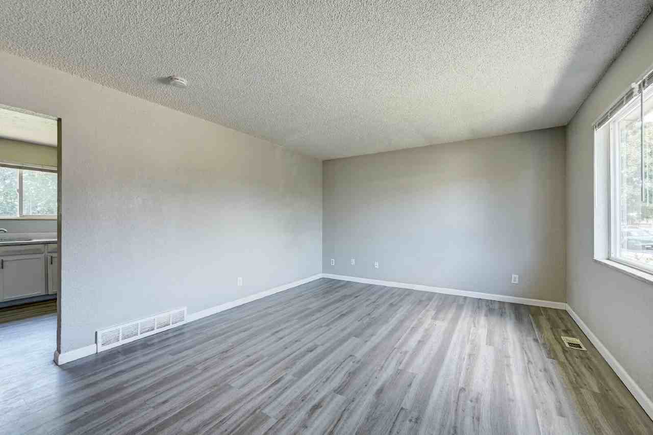 13204 Lackland Dr - Photo 4 of 27