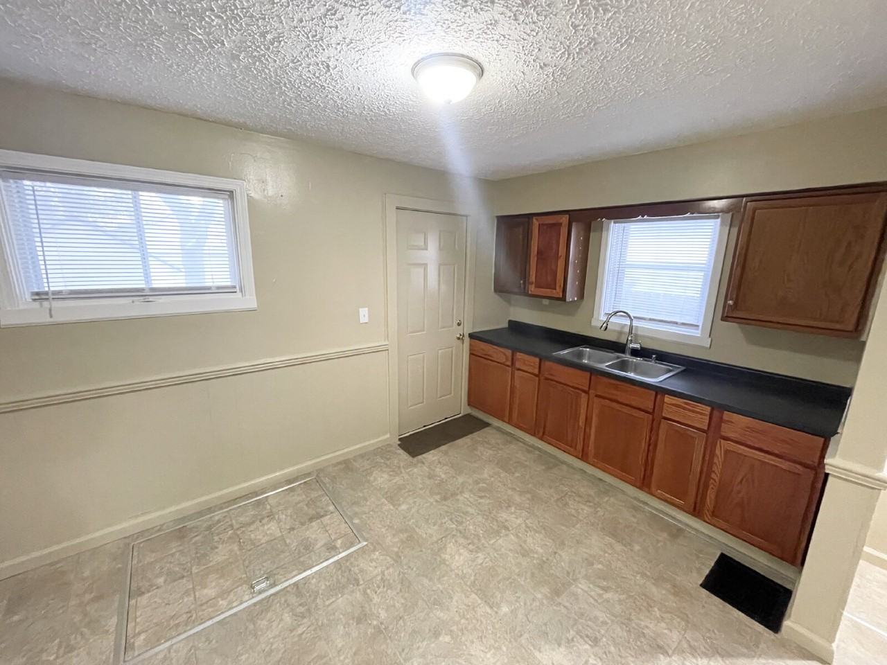 338 Villa Ave - Photo 3 of 9