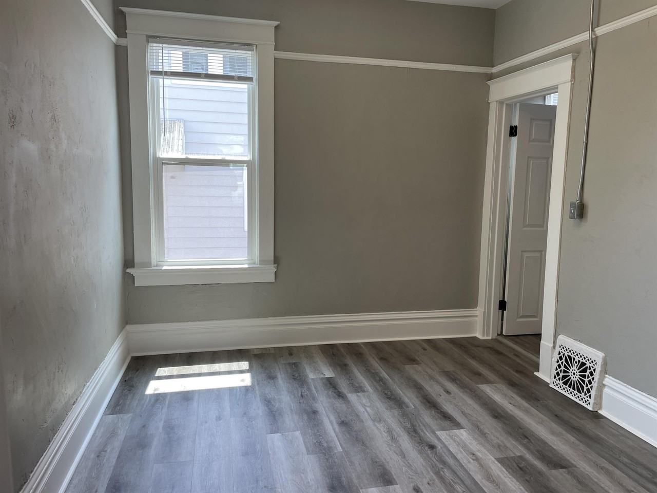 322 Broad St - Photo 7 of 20