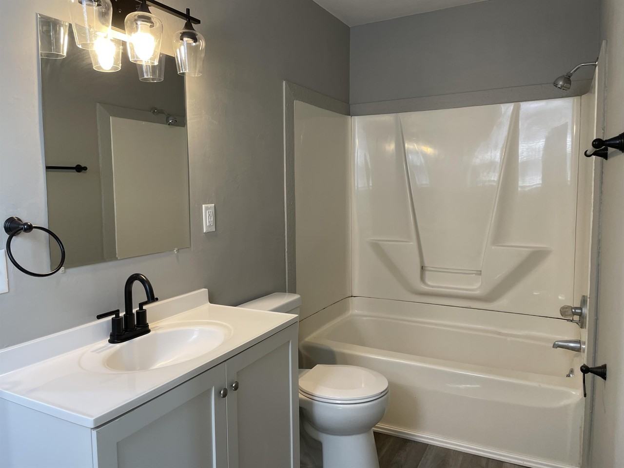 322 Broad St - Photo 2 of 20