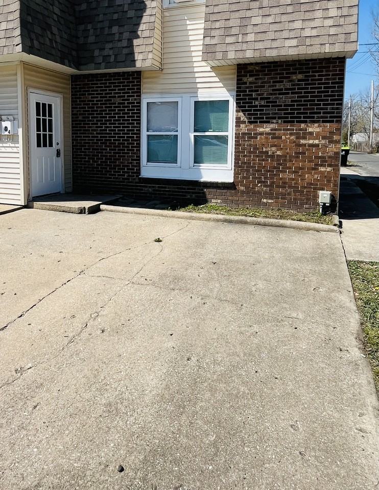 311 North West Street - Photo 3 of 8