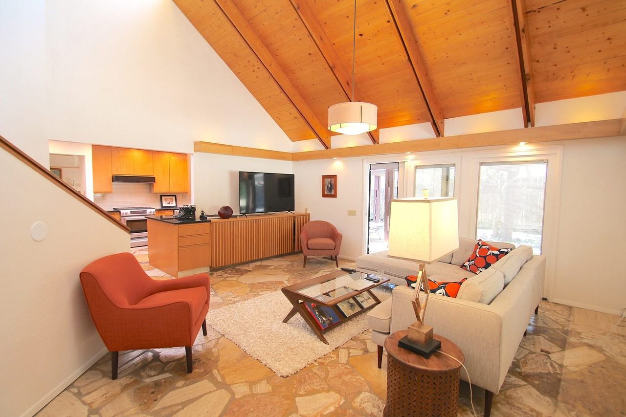 1801 Notre Dame Dr Ne - Photo 5 of 32