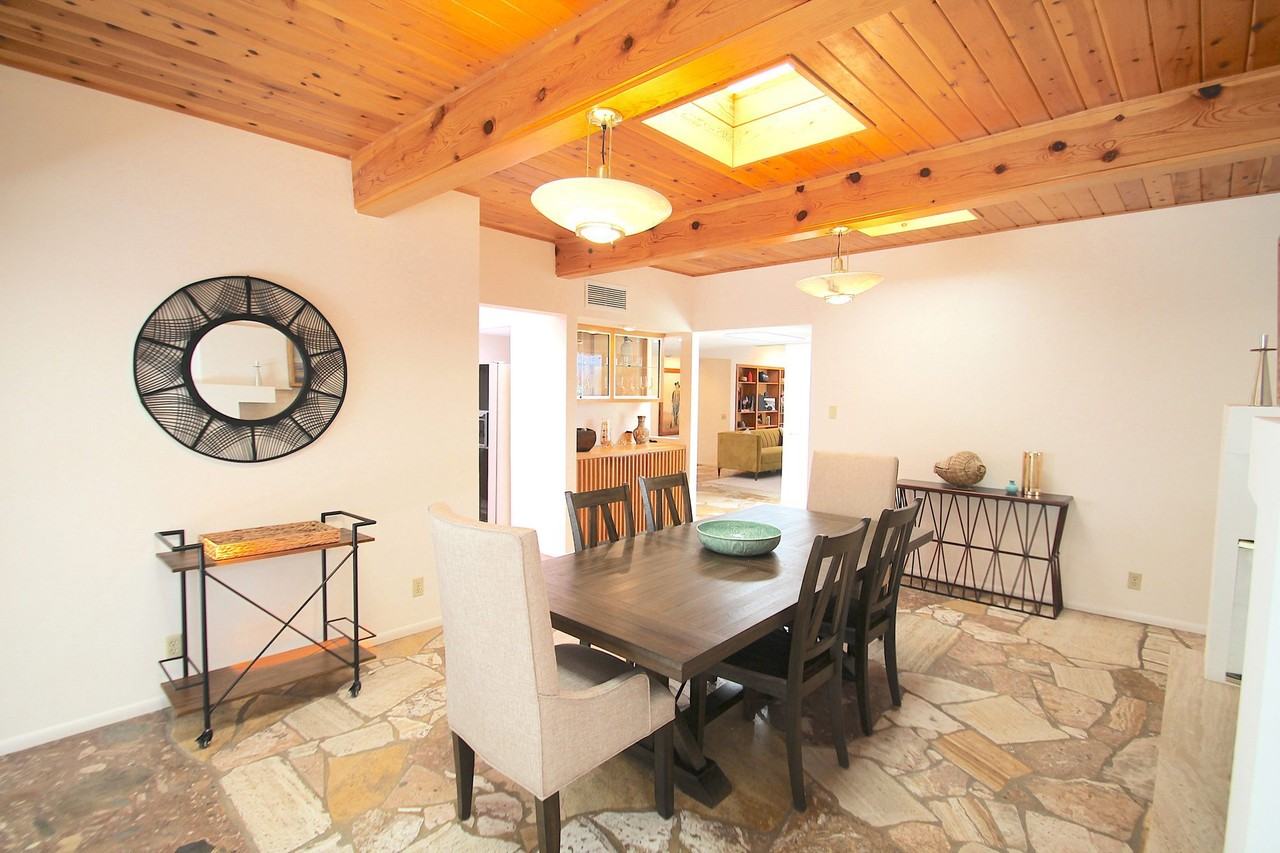 1801 Notre Dame Dr Ne - Photo 3 of 32