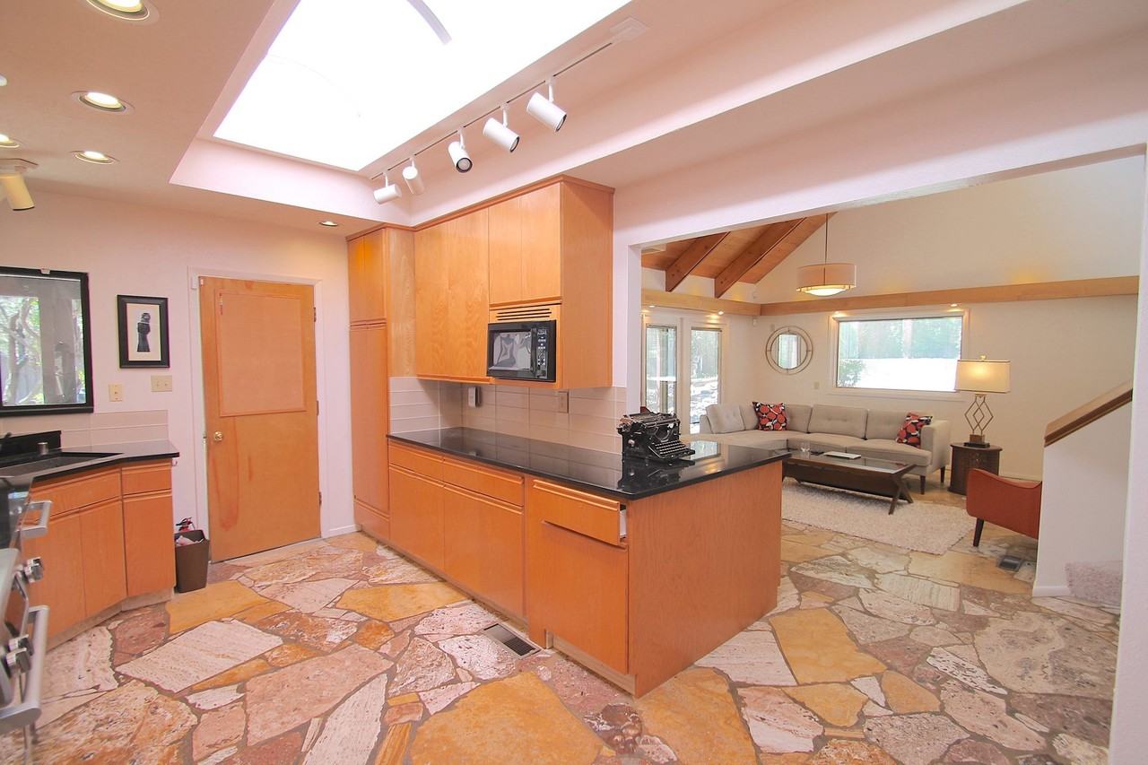 1801 Notre Dame Dr Ne - Photo 5 of 32