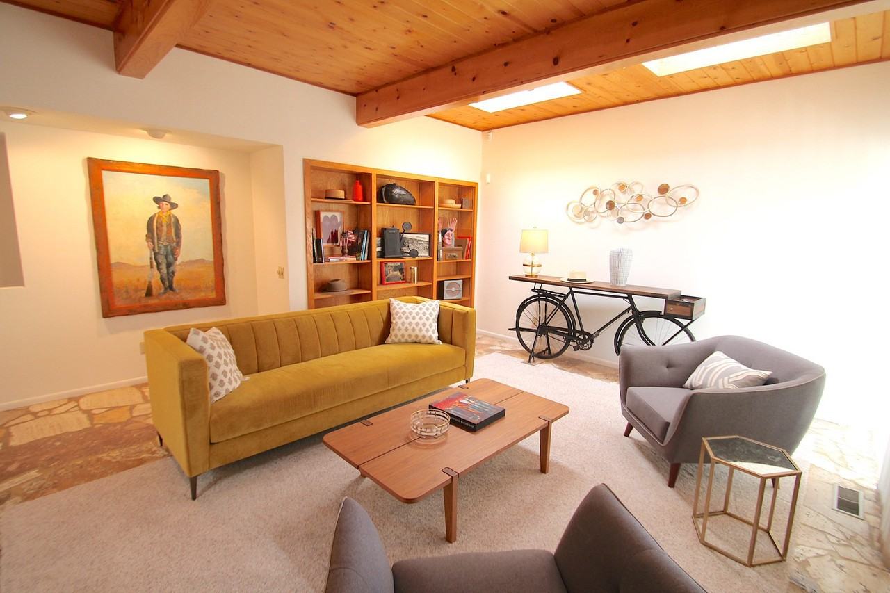 1801 Notre Dame Dr Ne - Photo 4 of 32