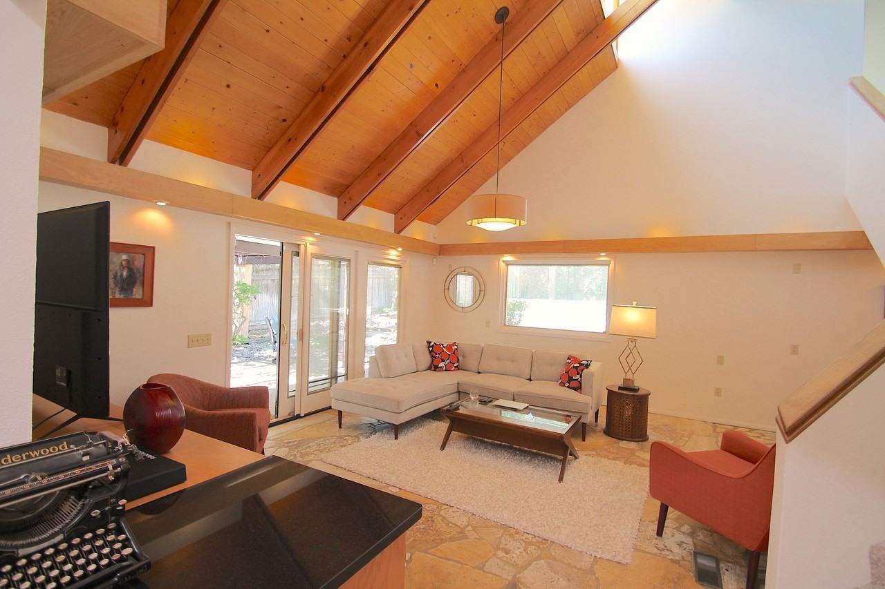 1801 Notre Dame Dr Ne - Photo 7 of 32