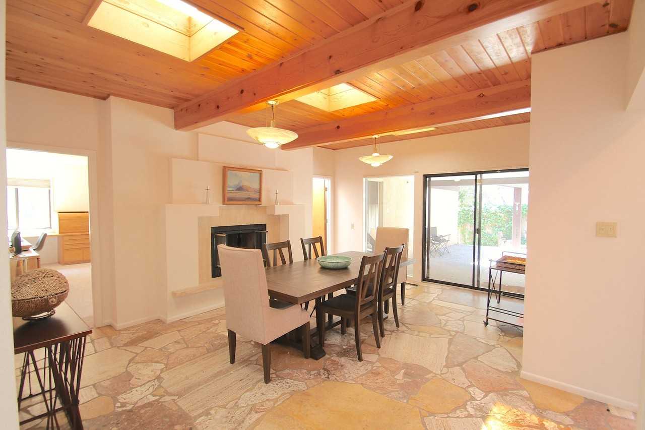 1801 Notre Dame Dr Ne - Photo 2 of 32