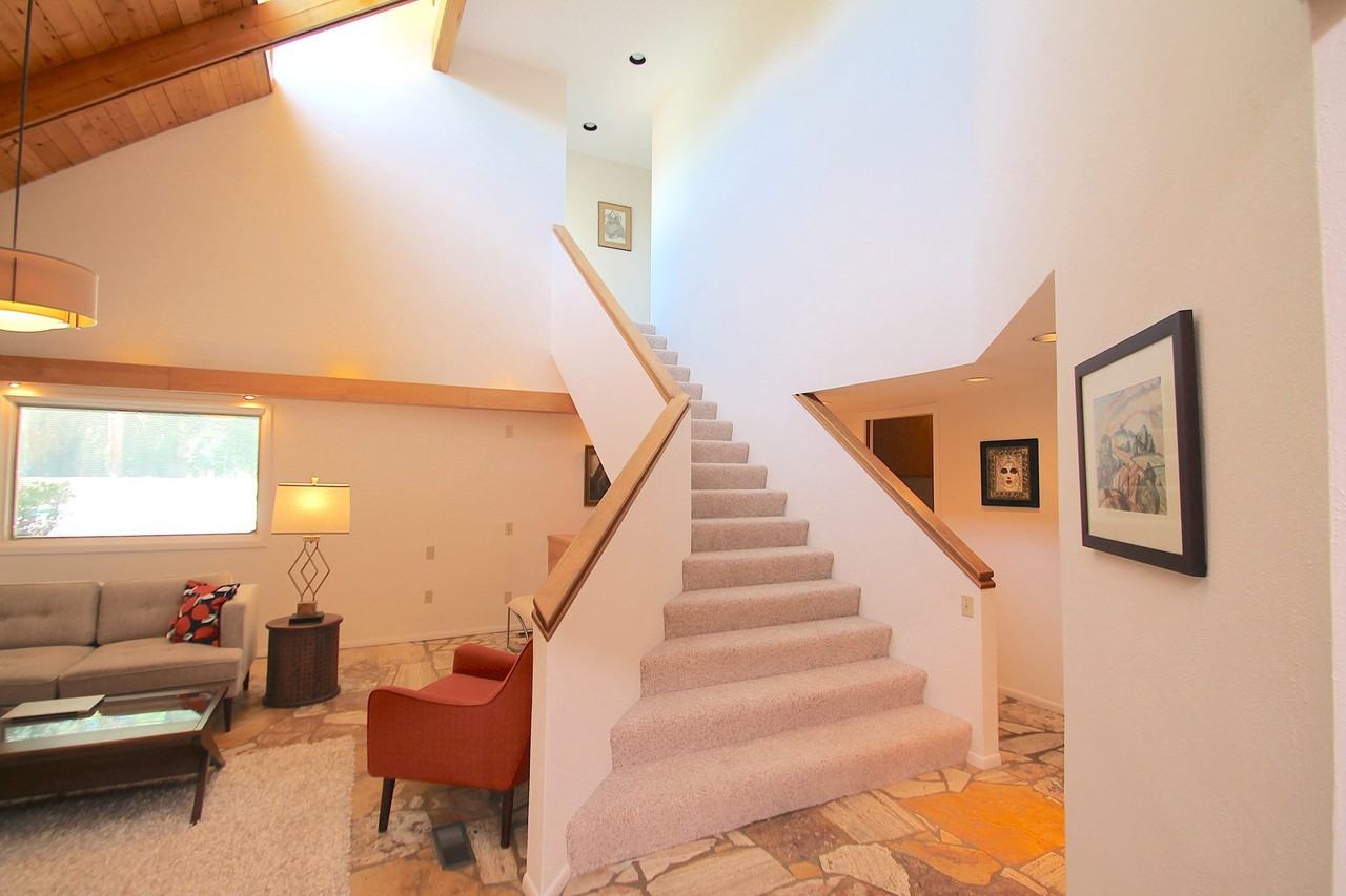 1801 Notre Dame Dr Ne - Photo 2 of 32