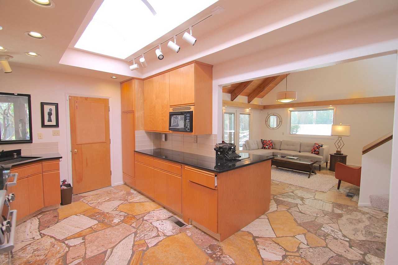 1801 Notre Dame Dr Ne - Photo 4 of 32