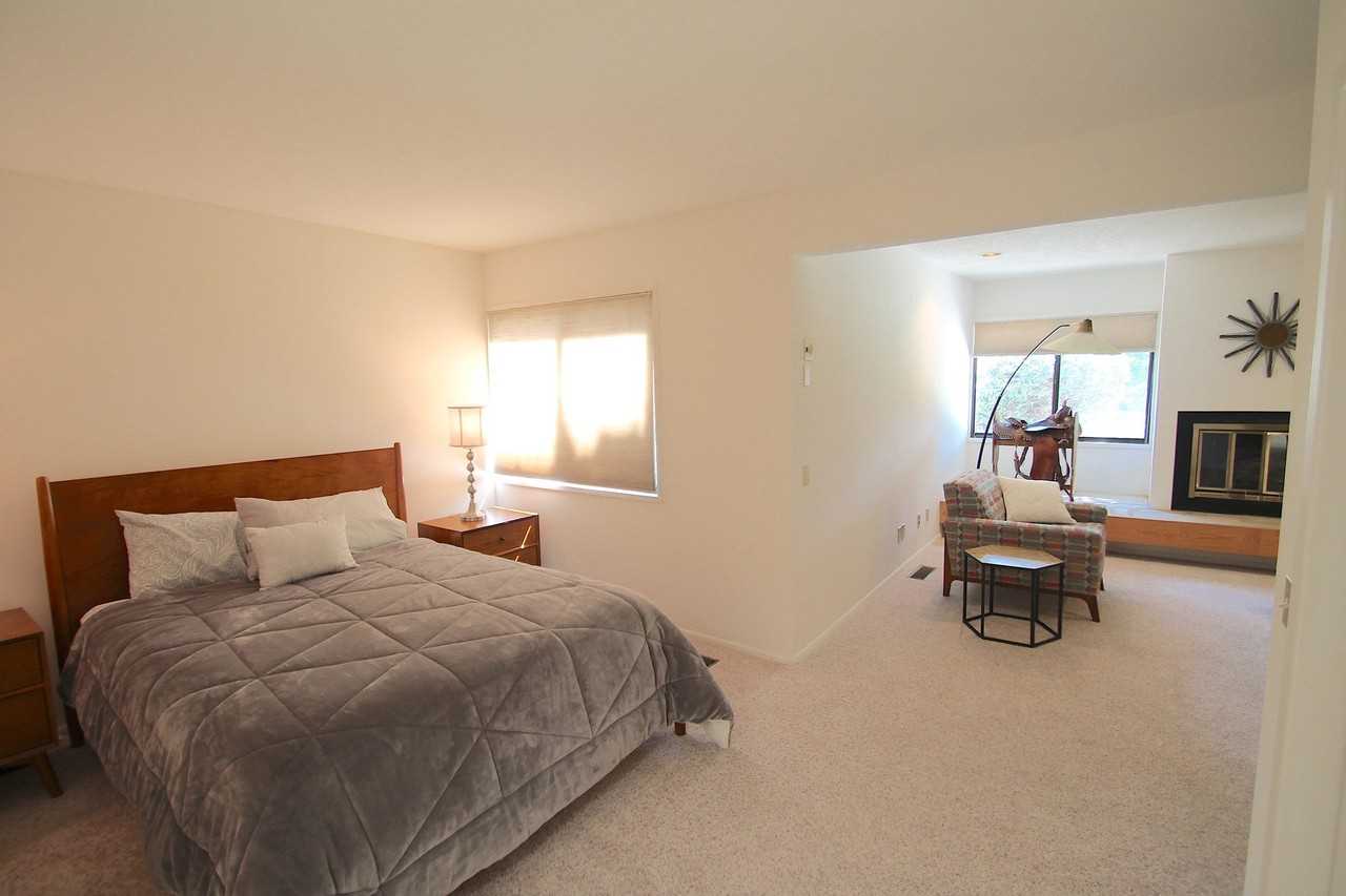 1801 Notre Dame Dr Ne - Photo 6 of 32