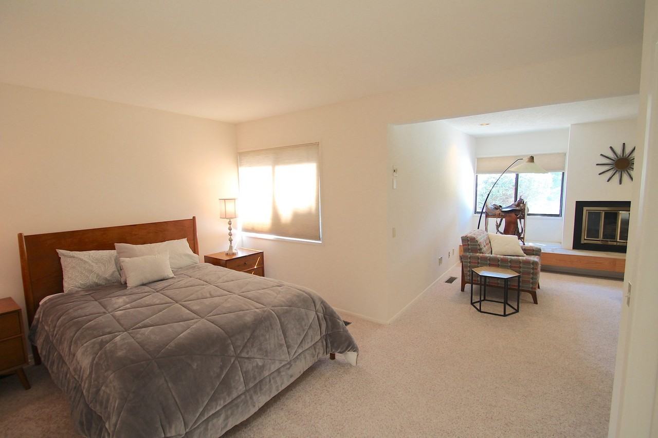 1801 Notre Dame Dr Ne - Photo 3 of 32