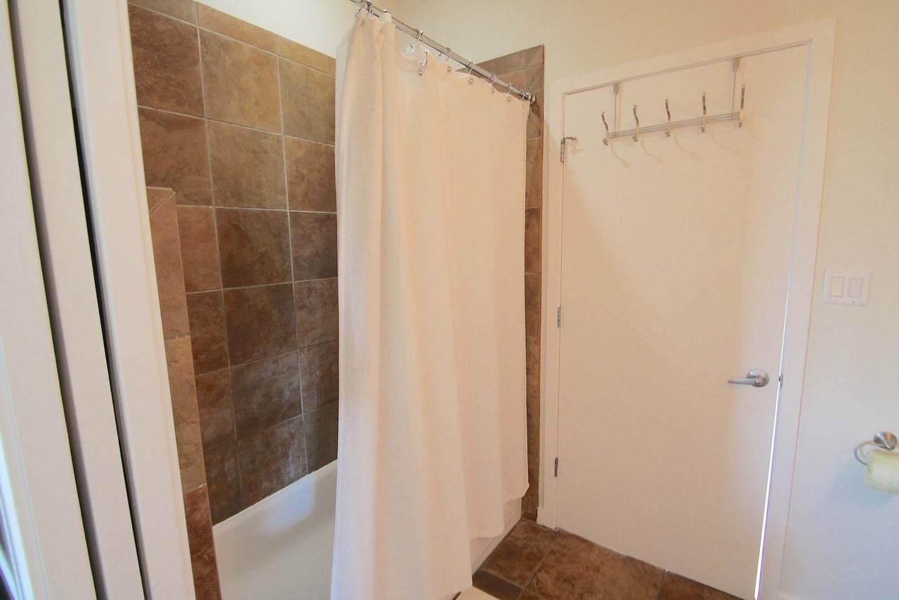 201 Aliso Dr Se - Photo 2 of 27