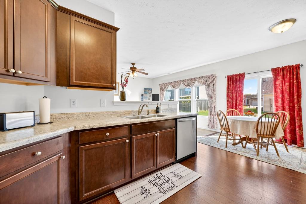 4663 Bayview Dr - Photo 7 of 22