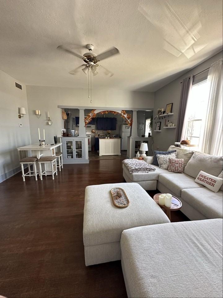 323 Saint Mary St - Photo 3 of 12