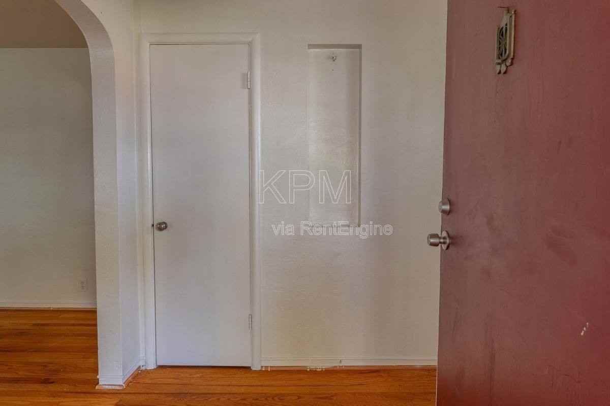 966 W Mariposa Ave - Photo 3 of 10