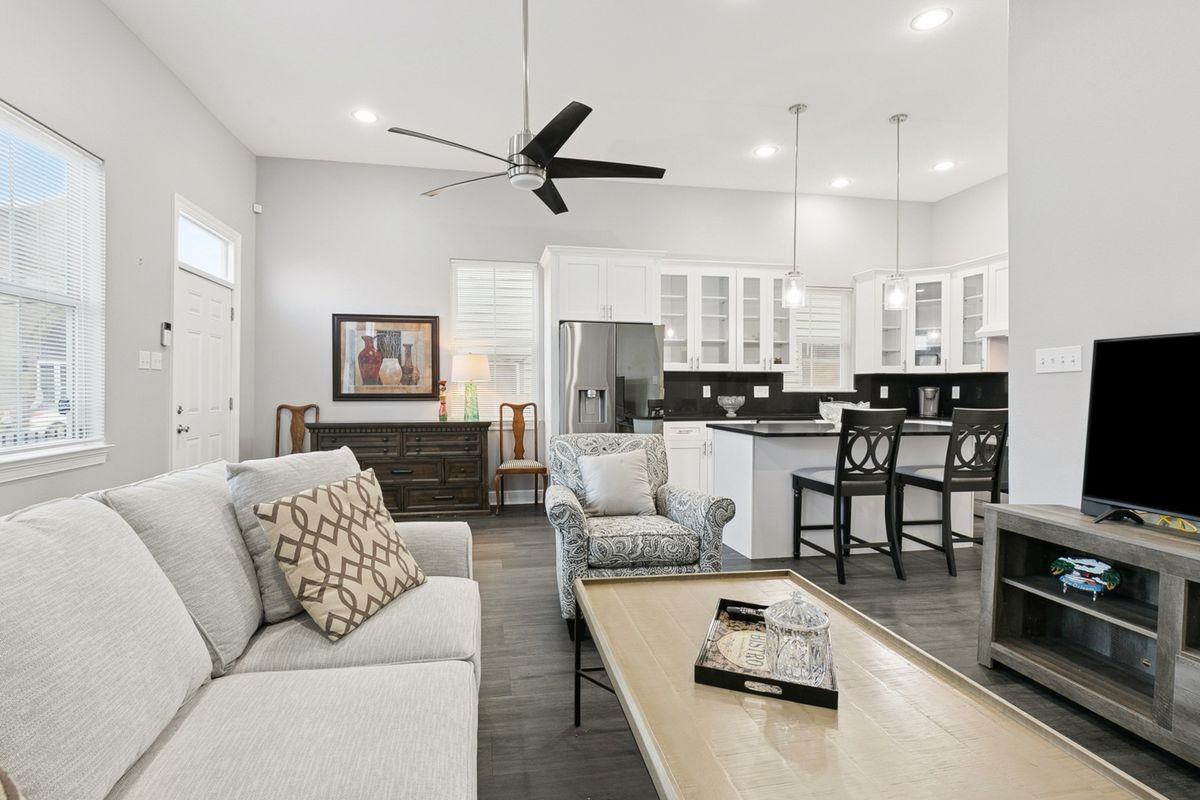 2133 Dumaine St - Photo 6 of 22