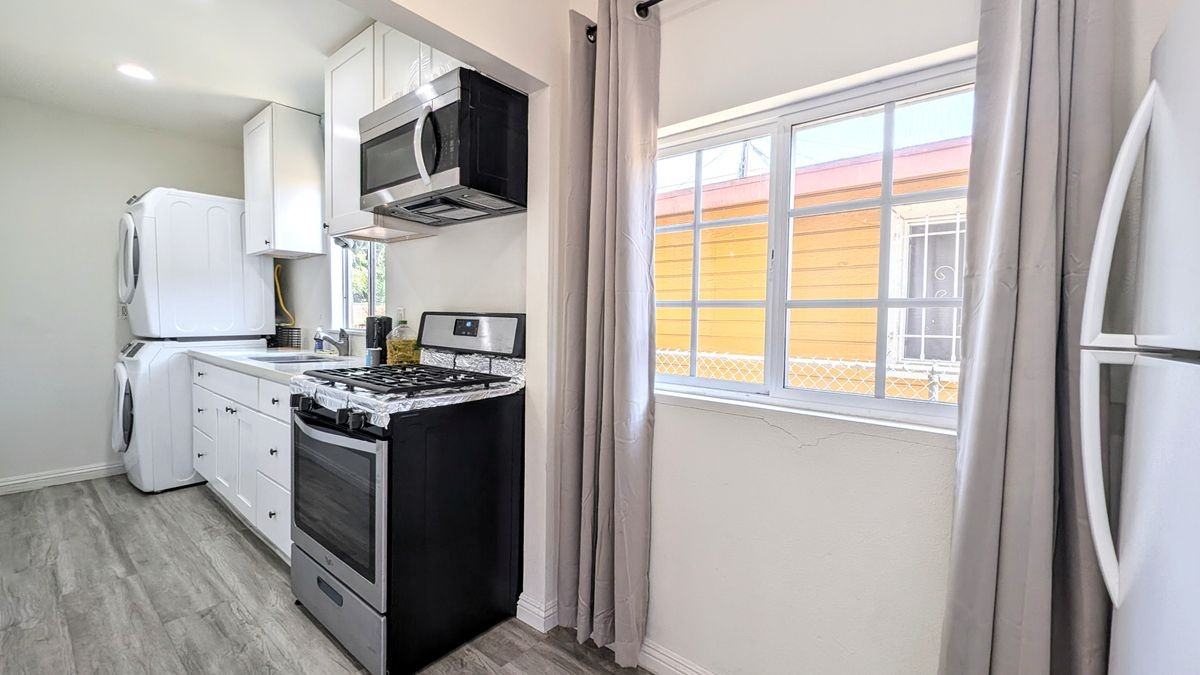 1293 West 37th Place - Photo 7 of 9