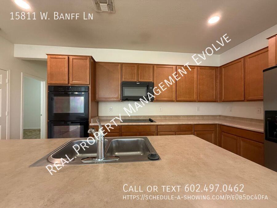 15811 W Banff Ln - Photo 6 of 36
