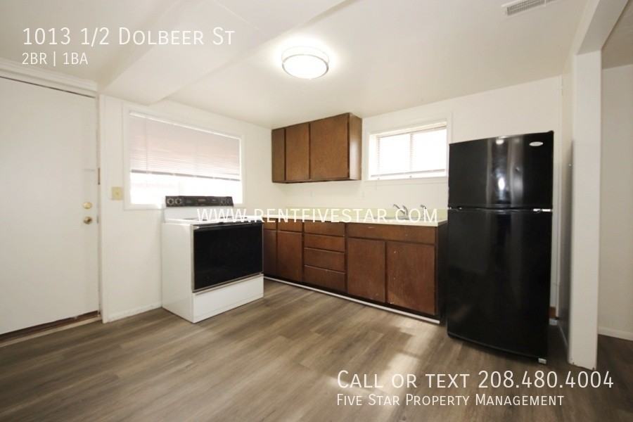 1013 1/2 Dolbeer St - Photo 3 of 9