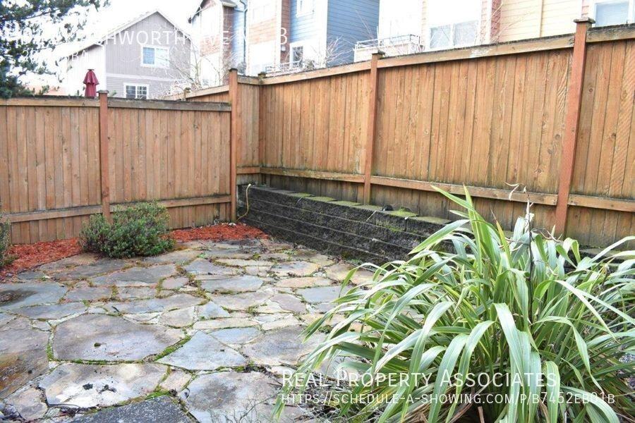 9211 Ashworth Ave N #B - Photo 2 of 19