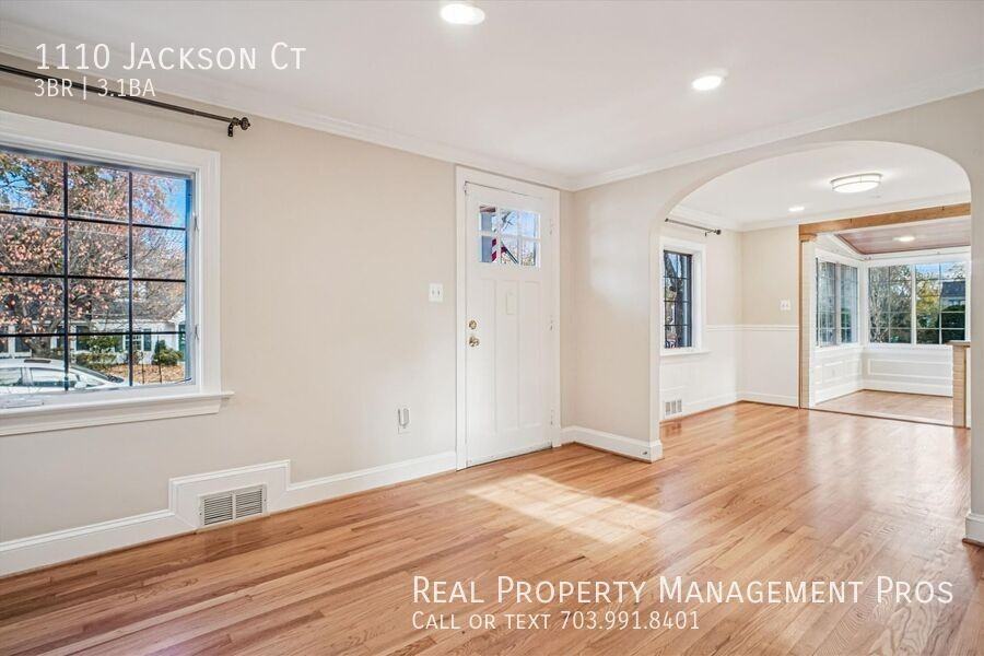 1110 Jackson Court - Photo 2 of 43