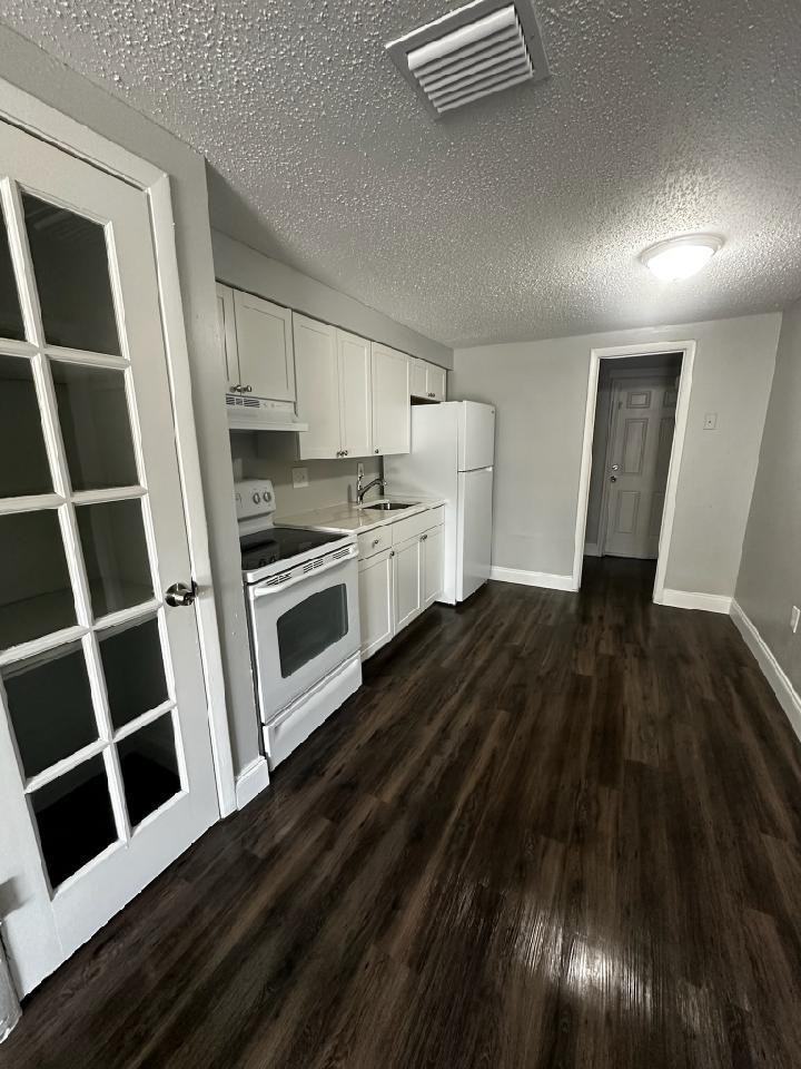 907 35th Avenue West #1B - Photo 2 of 11