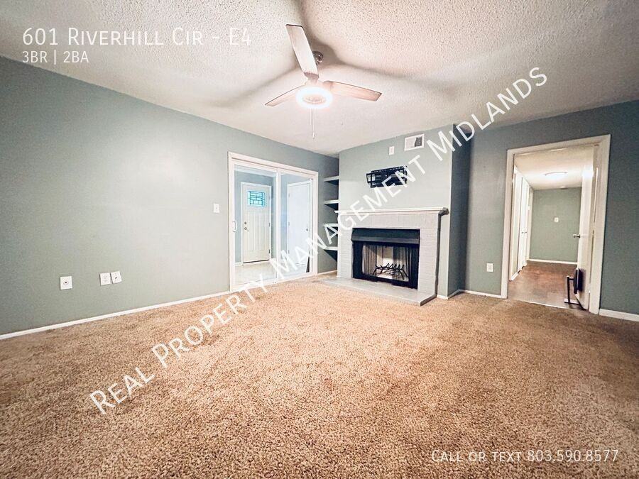 601 Riverhill Cir #E4 - Photo 3 of 12