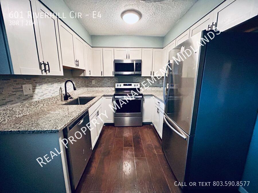 601 Riverhill Cir #E4 - Photo 4 of 12