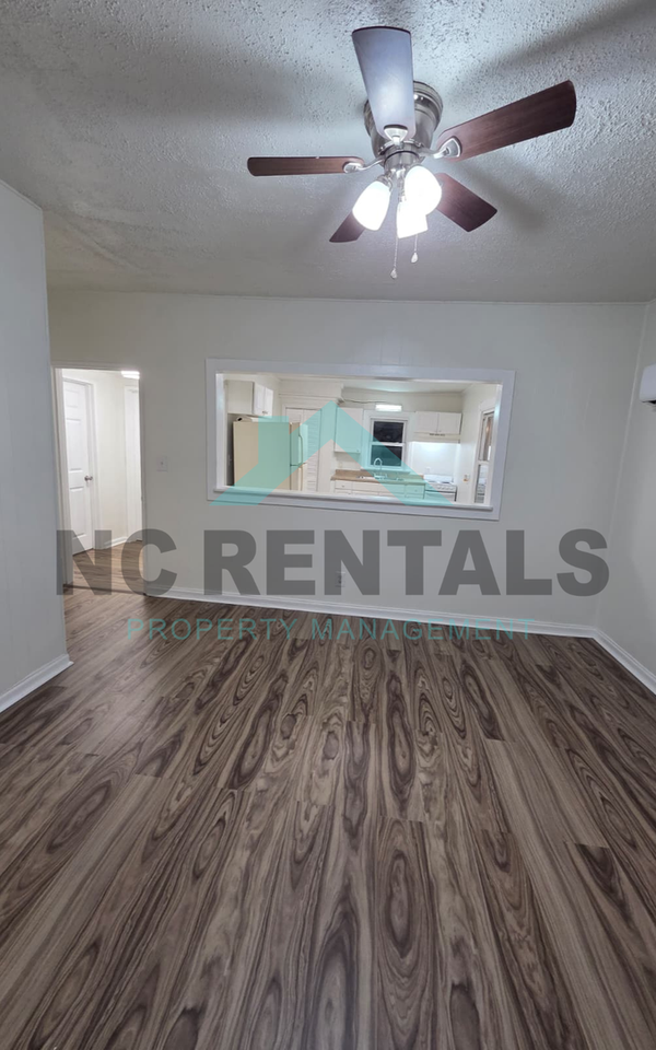 1302 Cypress St - Photo 4 of 24