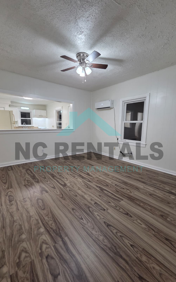 1302 Cypress St - Photo 5 of 24