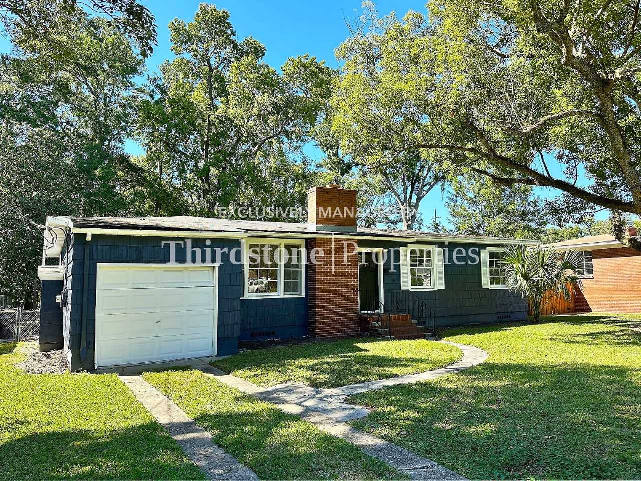 1216 Hamilton St - Photo 2 of 26