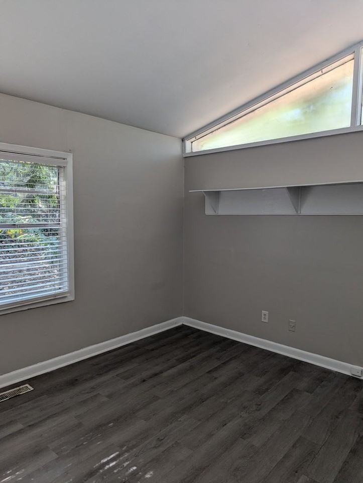 225 Ridgewood Avenue #225 - Photo 4 of 16