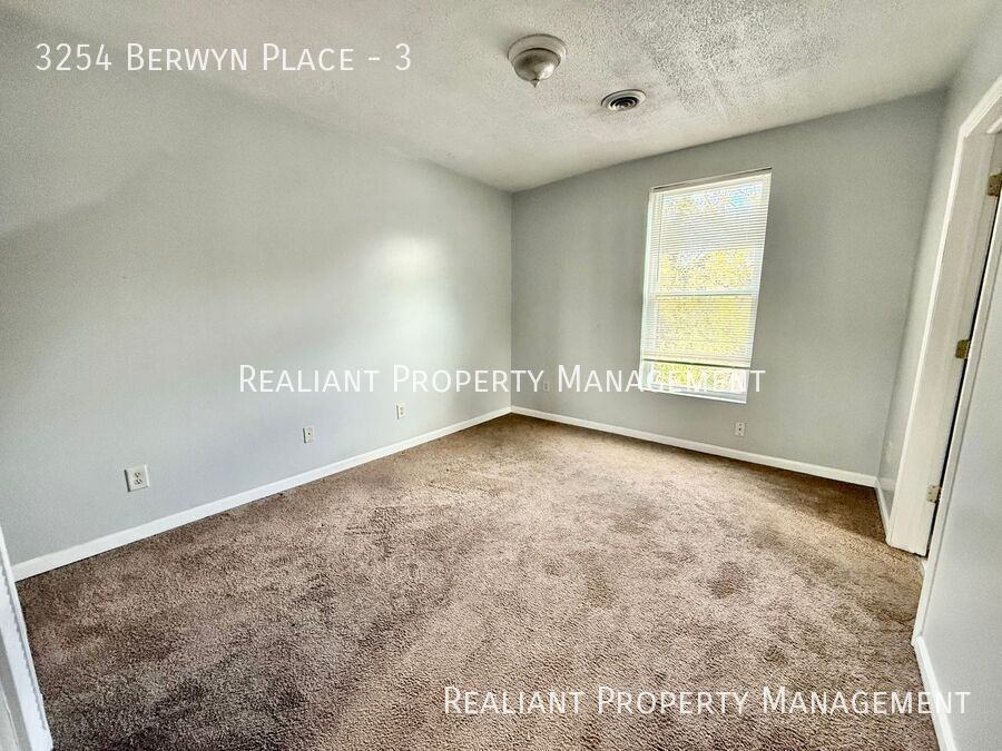 3254 Berwyn Pl #3 - Photo 5 of 14