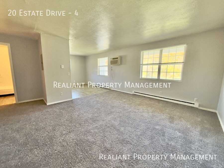 20 Estate Dr #4 - Photo 2 of 9