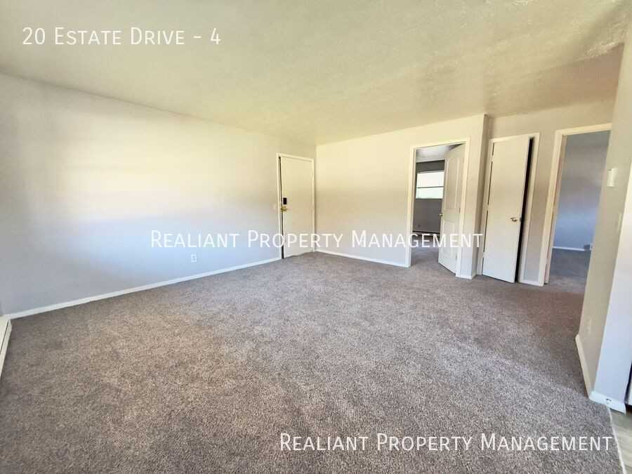 20 Estate Dr #4 - Photo 3 of 9