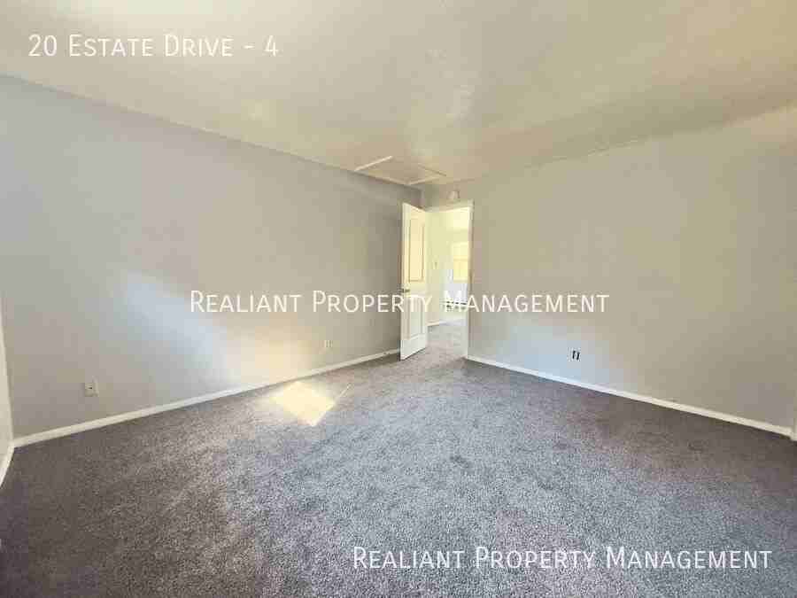 20 Estate Dr #4 - Photo 6 of 9