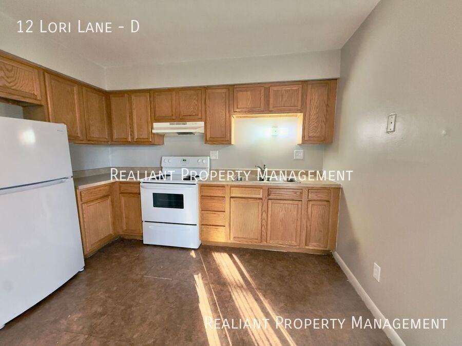 12 Lori Ln #D - Photo 4 of 11