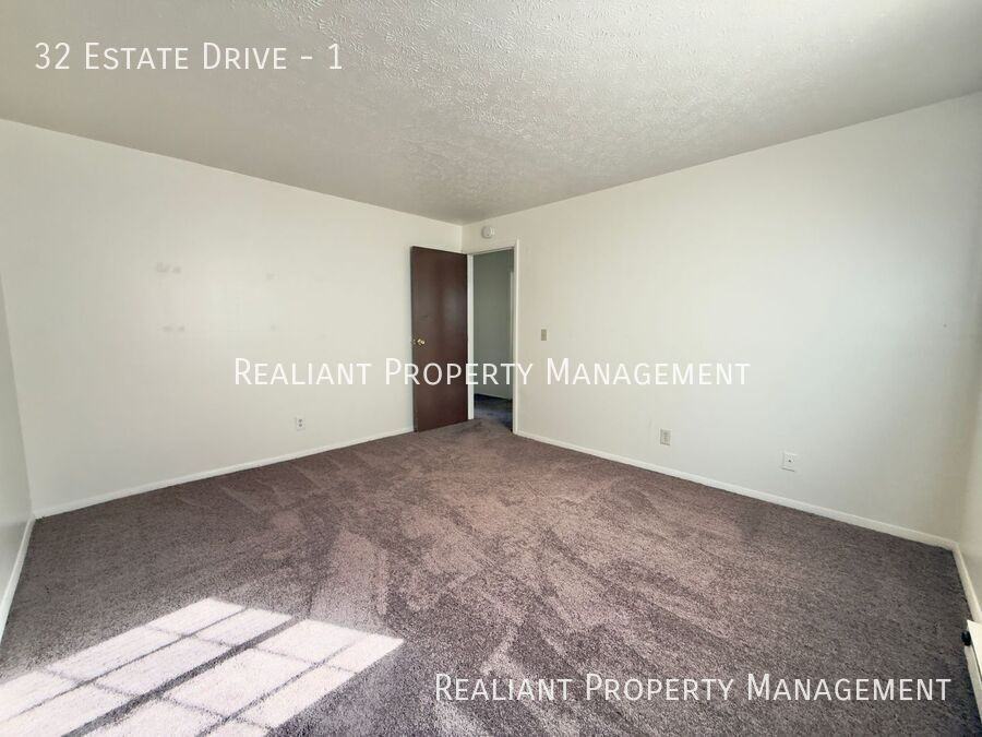 32 Estate Dr #1 - Photo 6 of 10