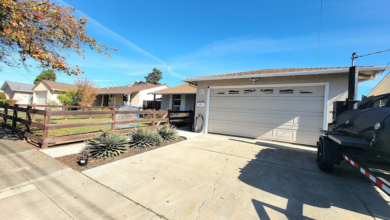 28022 Thackeray Avenue - Photo 3 of 29