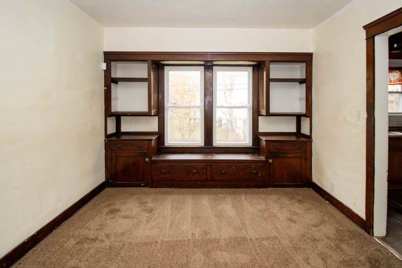 9711 Parmelee Ave - Photo 2 of 15