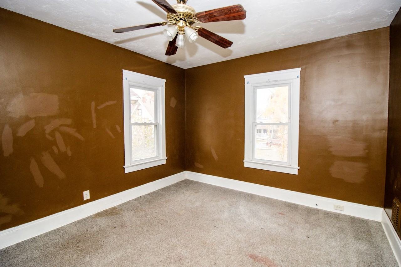 9711 Parmelee Ave - Photo 5 of 15