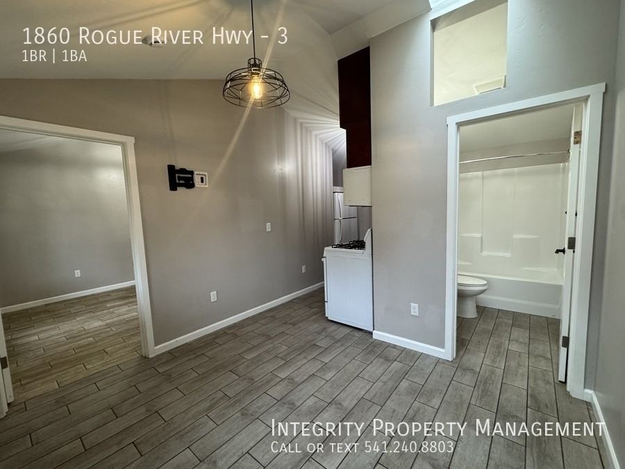 1860 Rogue River Hwy #3 - Photo 4 of 19