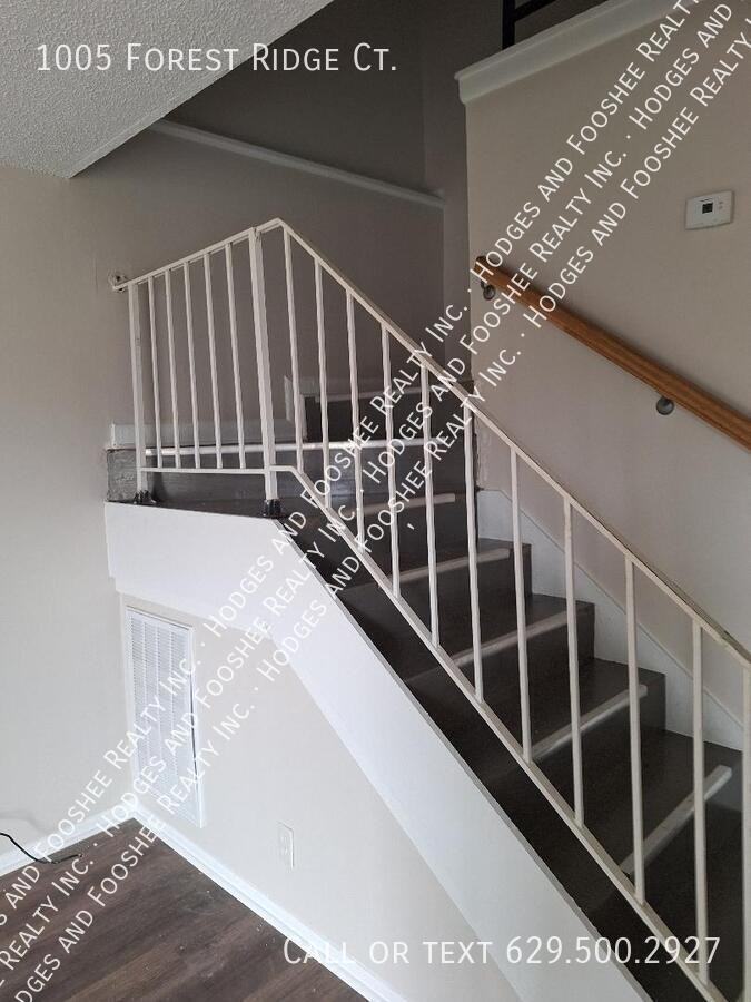 1005 Forest Ridge Ct - Photo 4 of 9