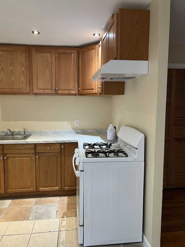 119 Dupont Pl #119 - Photo 2 of 16