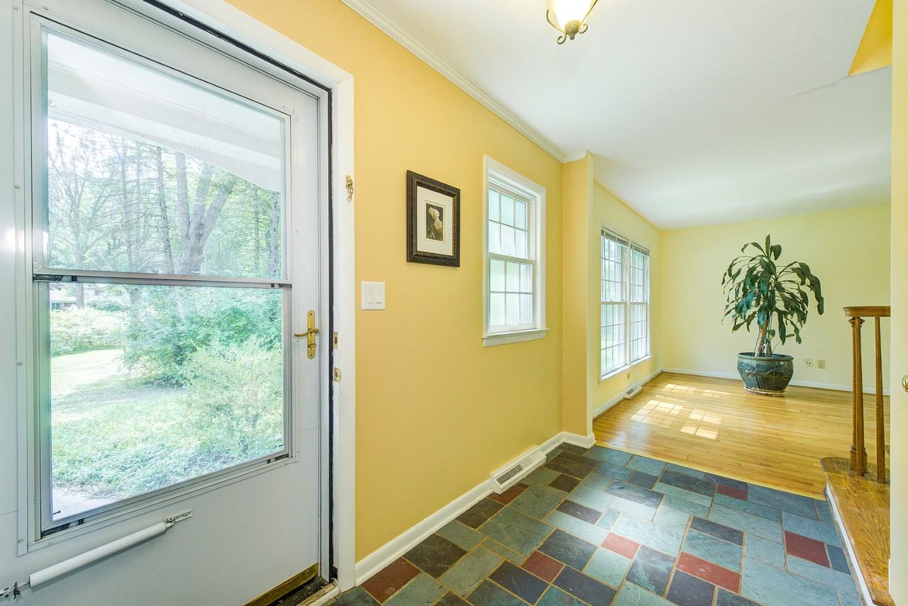 3254 Kenilworth Dr #NA - Photo 2 of 12