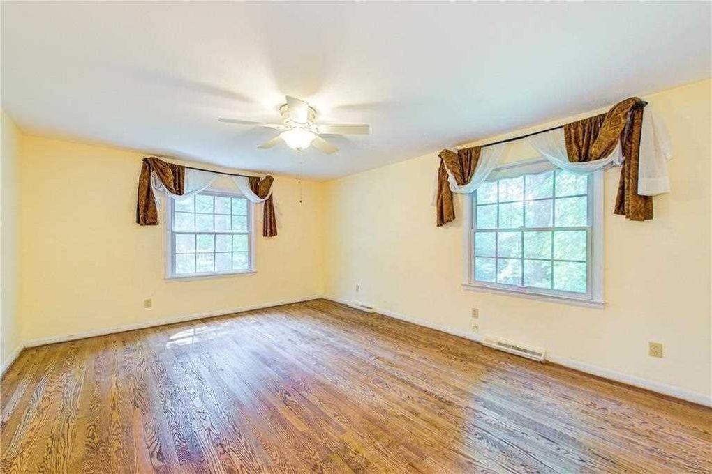 3254 Kenilworth Dr #NA - Photo 5 of 12