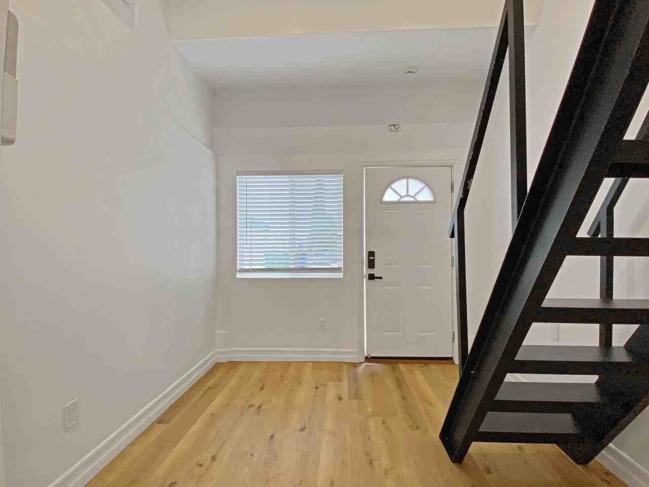 3009 Vancouver Avenue - Photo 6 of 11